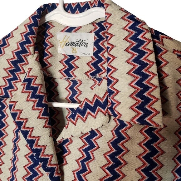 Vintage Hamilton 8 Zigzag Red Blue collard button Up 70s - Picture 1 of 8